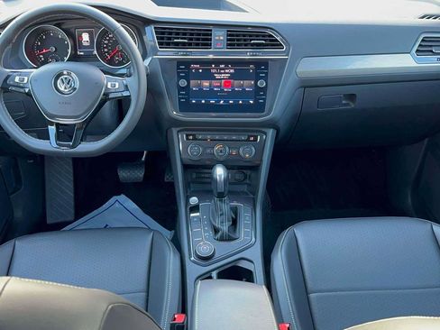 Used 2021 Volkswagen Tiguan SE w/ Panoramic Sunroof Package image 13