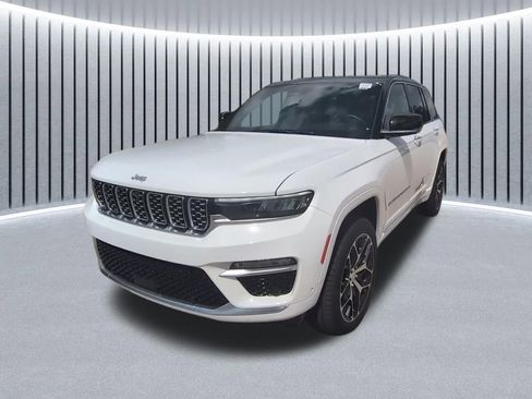 Used 2024 Jeep Grand Cherokee Summit AWD/4WD image 4