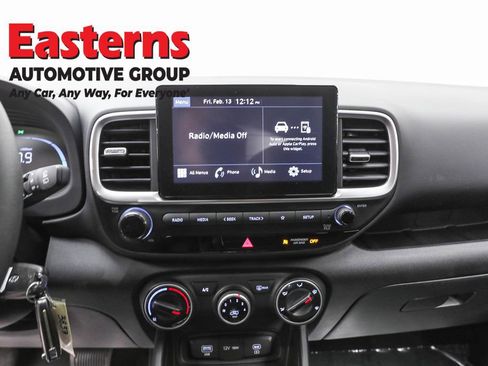 Used 2025 Hyundai Venue SE image 12