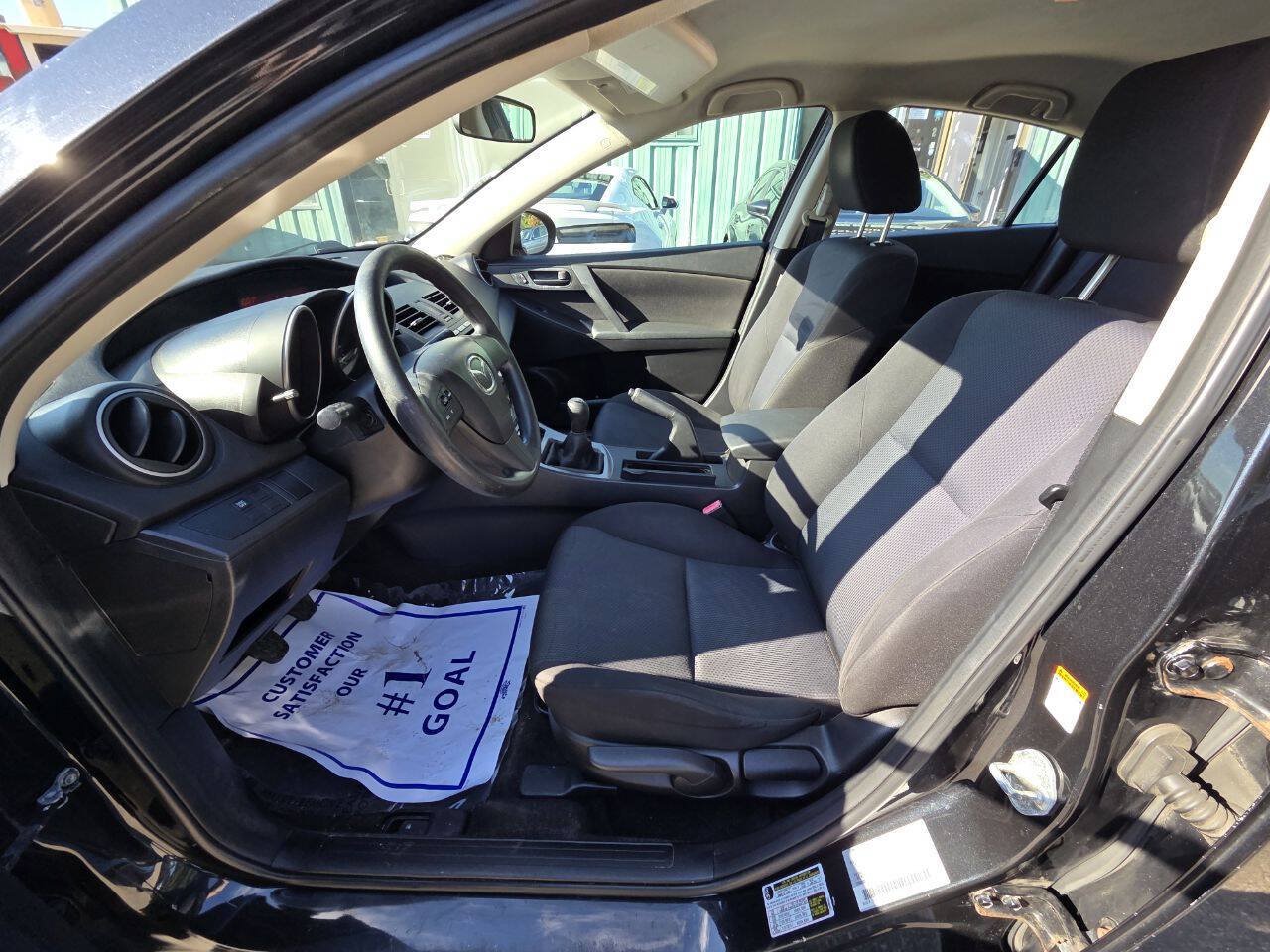 Used 2011 MAZDA MAZDA3 i Sport FWD image 15