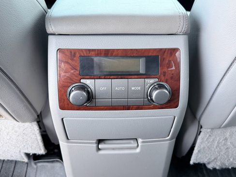Used 2013 Toyota Highlander Limited FWD image 32