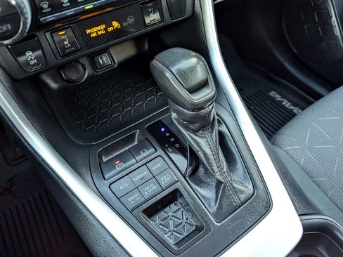 Used 2019 Toyota RAV4 XLE w/ Convenience Package image 25