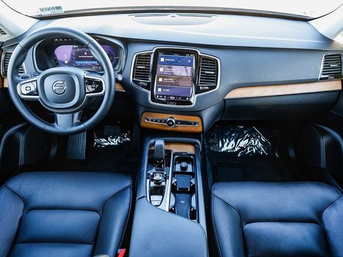 Used 2023 Volvo XC90 T8 Plus image 10