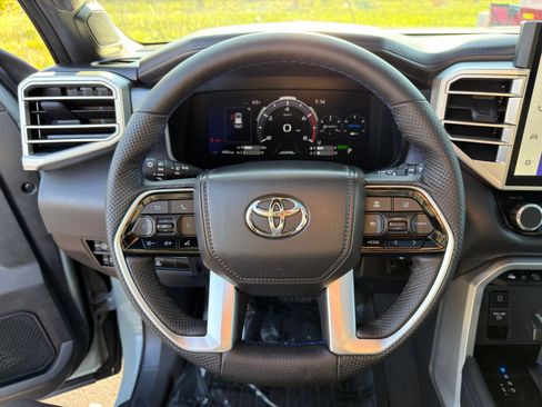 Used 2025 Toyota Sequoia Platinum AWD/4WD image 16
