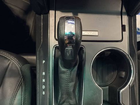 Used 2017 Ford Explorer XLT w/ Equipment Group 202A AWD/4WD image 22