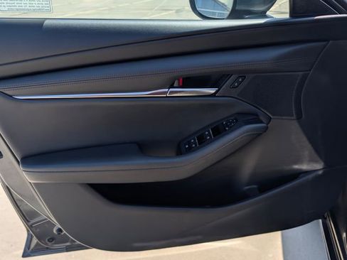 Used 2022 MAZDA MAZDA3 s FWD image 21