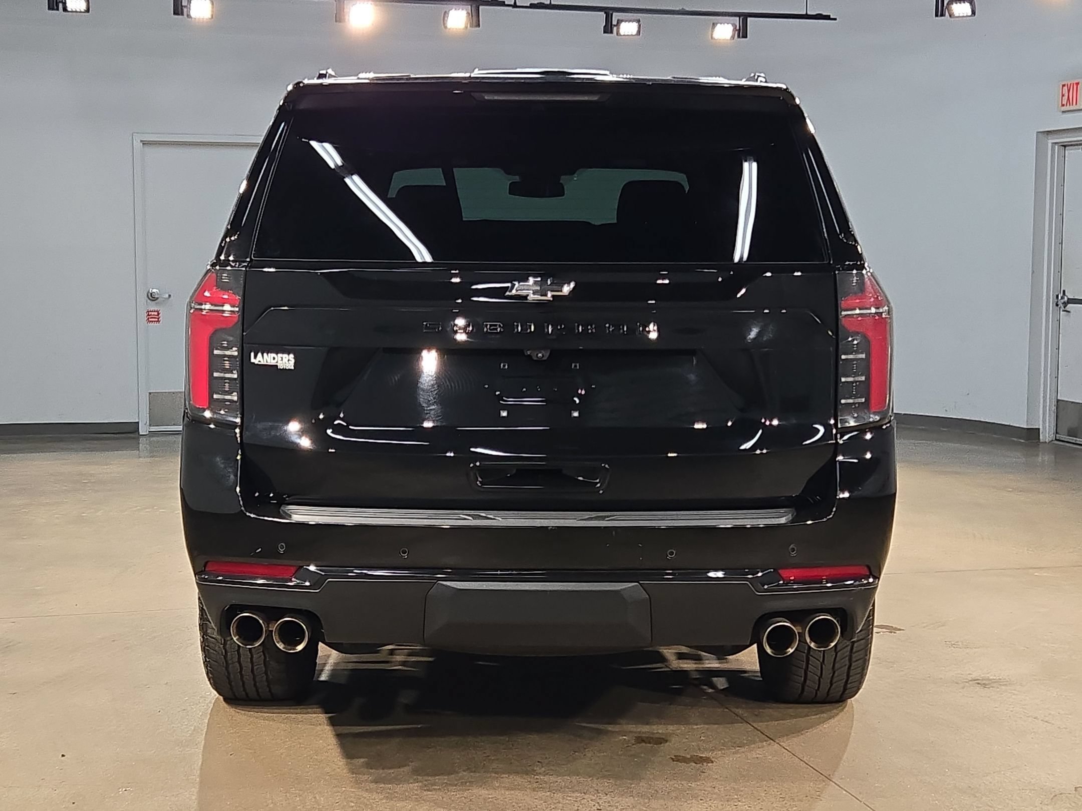Used 2025 Chevrolet Suburban Z71 AWD/4WD image 5