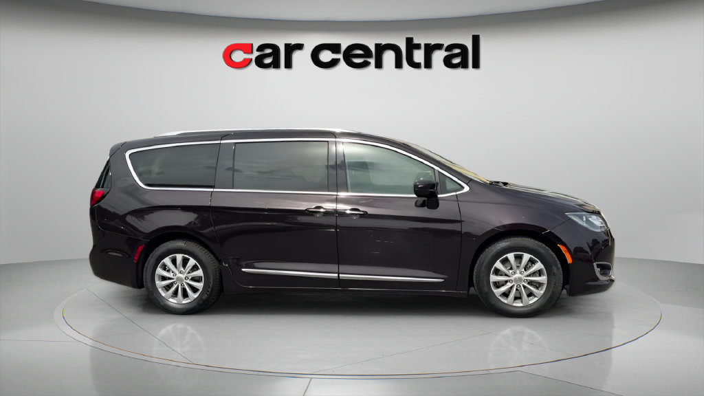 Used 2018 Chrysler Pacifica Touring-L FWD image 7