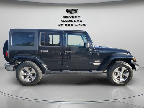 Used 2018 Jeep Wrangler Unlimited Sahara image 11