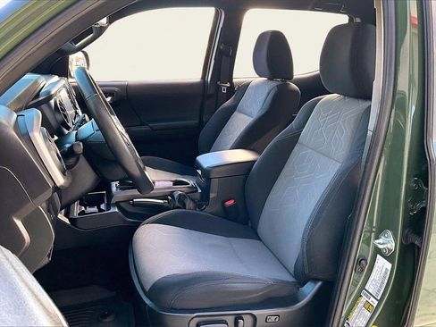 Certified 2021 Toyota Tacoma TRD Off-Road image 18