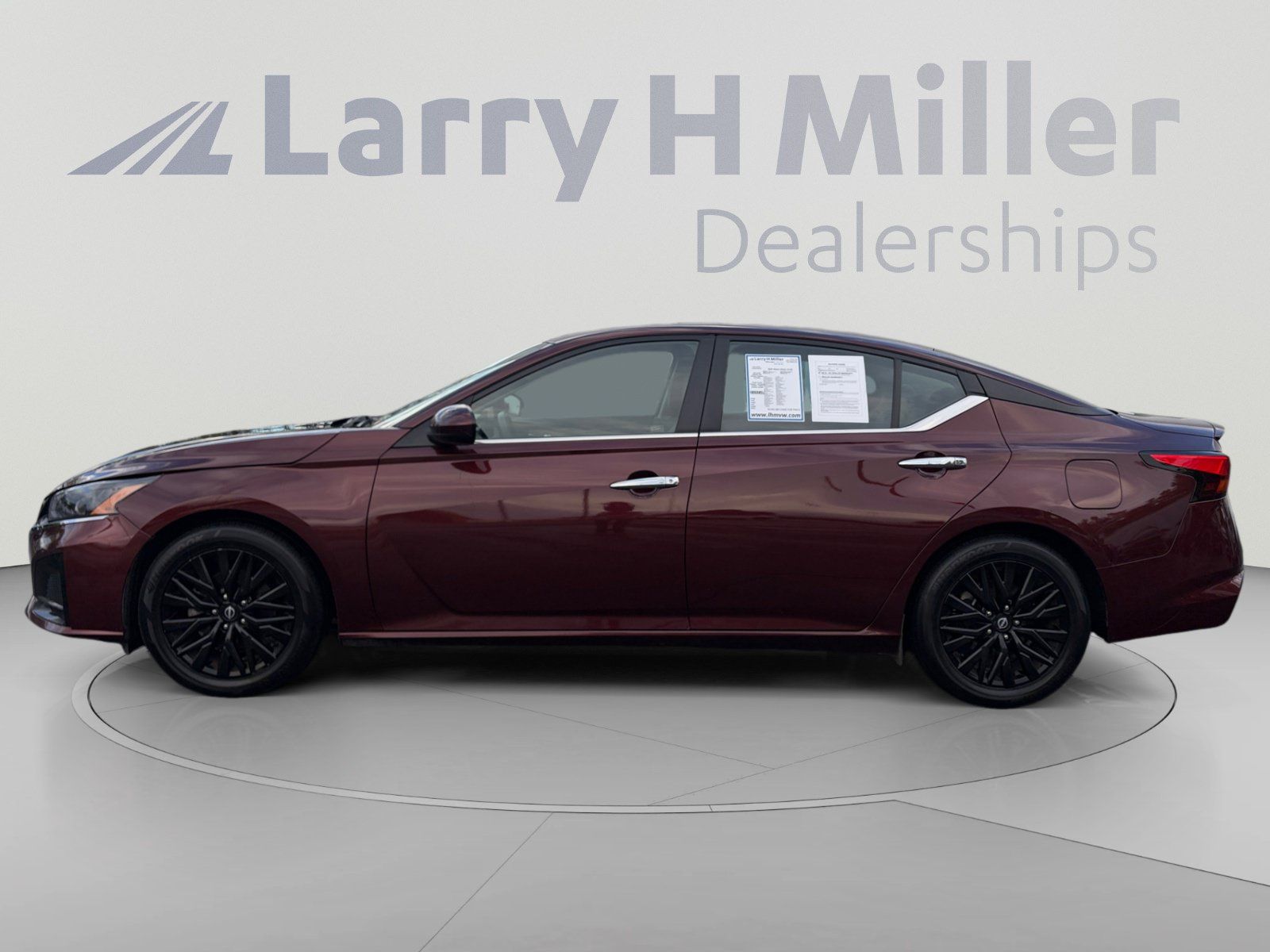 Used 2025 Nissan Altima 2.5 SV w/ SV Special Edition Package FWD image 2