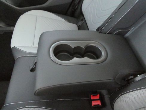 New 2025 Volkswagen Tiguan SE image 35