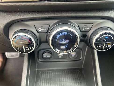 Used 2020 Hyundai Venue SEL w/ Convenience + Premium Package FWD image 18