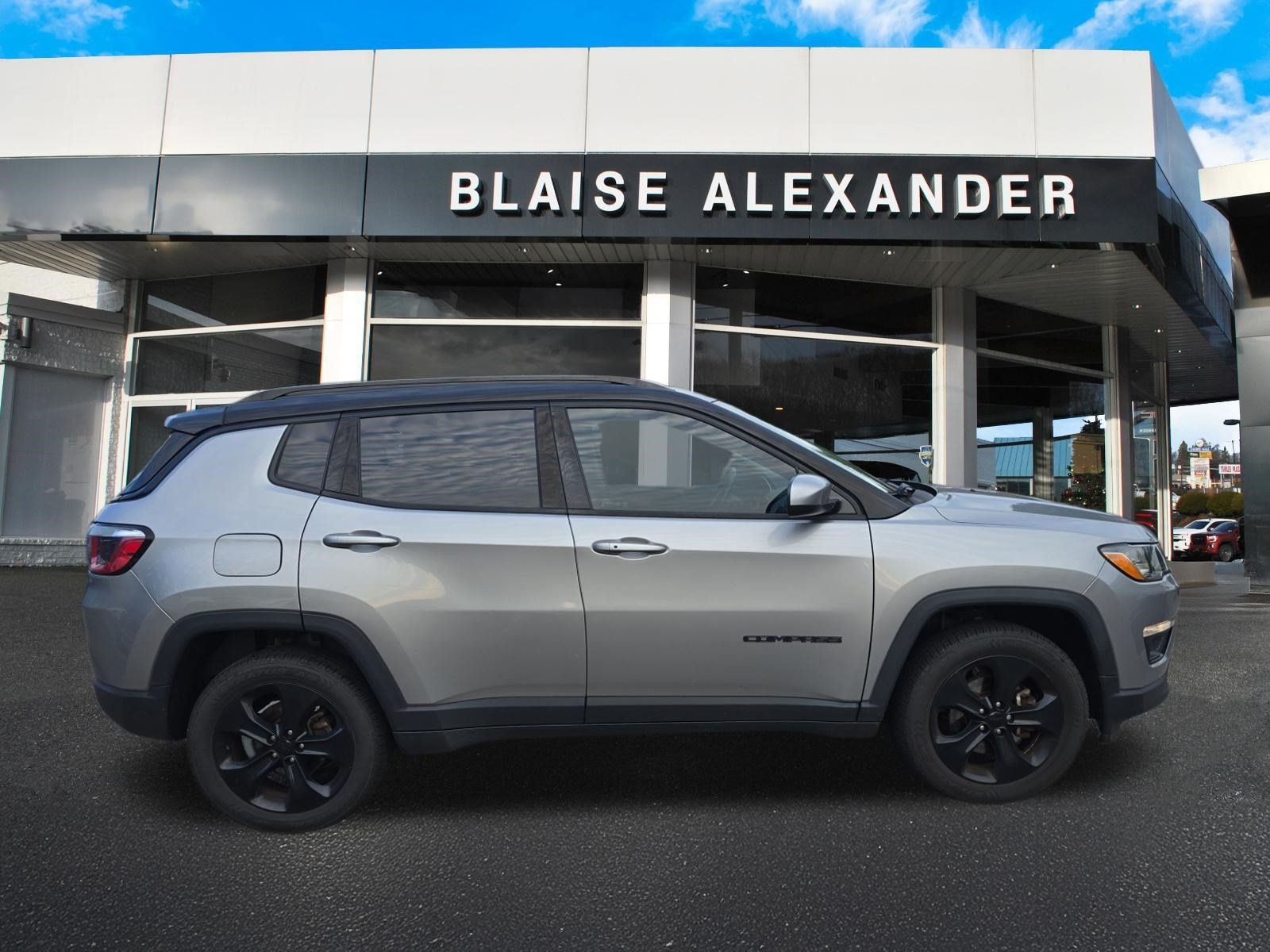 Used 2018 Jeep Compass Latitude w/ Popular Equipment Group AWD/4WD image 2
