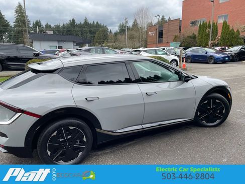 Used 2025 Kia EV6 Wind image 12
