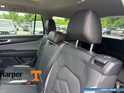 Used 2024 Volkswagen Atlas Peak Edition SE AWD/4WD image 9
