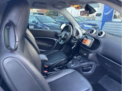 Used 2016 smart fortwo pure image 5