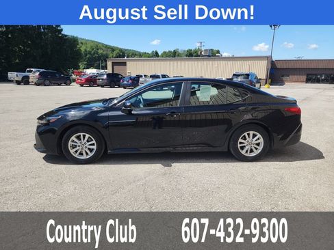 Used 2025 Toyota Camry LE FWD image 5