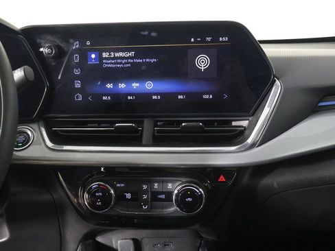 Used 2025 Chevrolet Trax LT FWD image 38