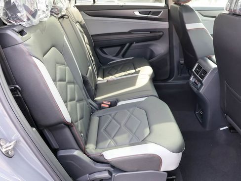 New 2025 Volkswagen Atlas Peak Edition SE image 39