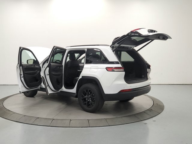 Used 2024 Jeep Grand Cherokee Altitude AWD/4WD image 12