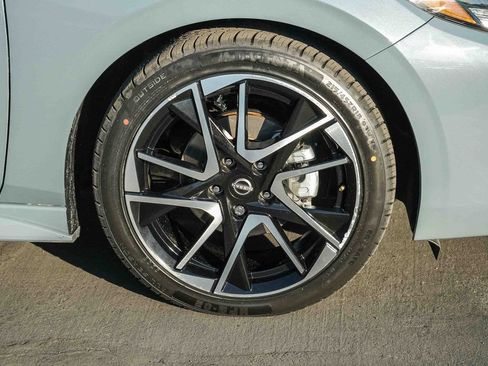 Used 2024 Nissan Sentra SR w/ SR Premium Package FWD image 10
