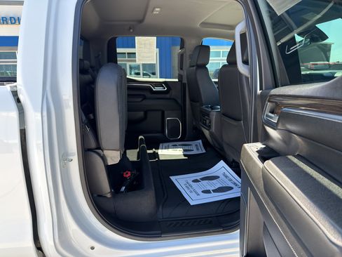 Used 2023 Chevrolet Silverado 1500 RST w/ Redline Edition AWD/4WD image 22