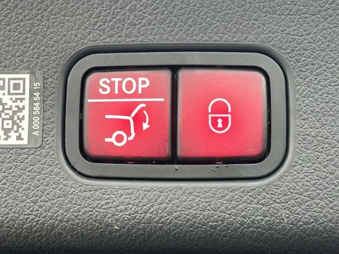 Certified 2025 Mercedes-Benz GLC 300 4MATIC image 11