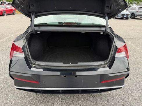 Used 2024 Hyundai Elantra Limited FWD image 10
