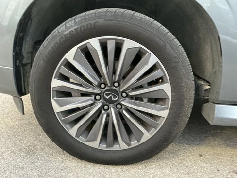 Certified 2025 INFINITI QX80 Sensory image 8