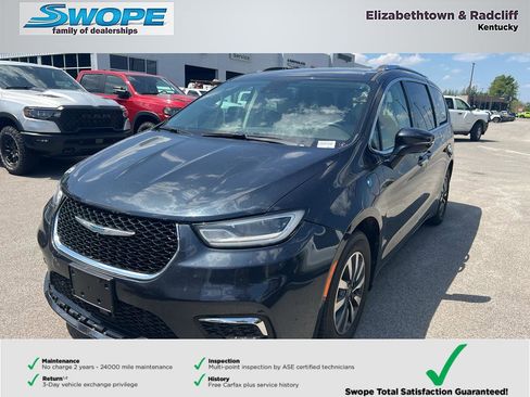 Used 2021 Chrysler Pacifica Touring-L FWD image 2