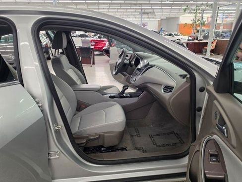 Used 2021 Chevrolet Malibu LT FWD image 33