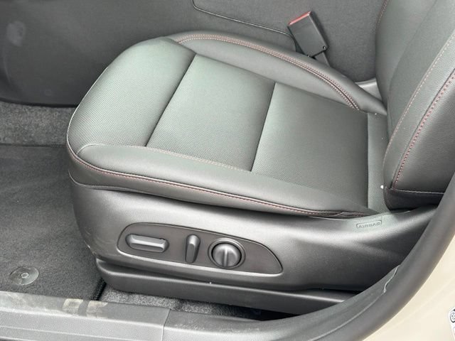 Used 2026 Chevrolet Trax RS FWD image 24