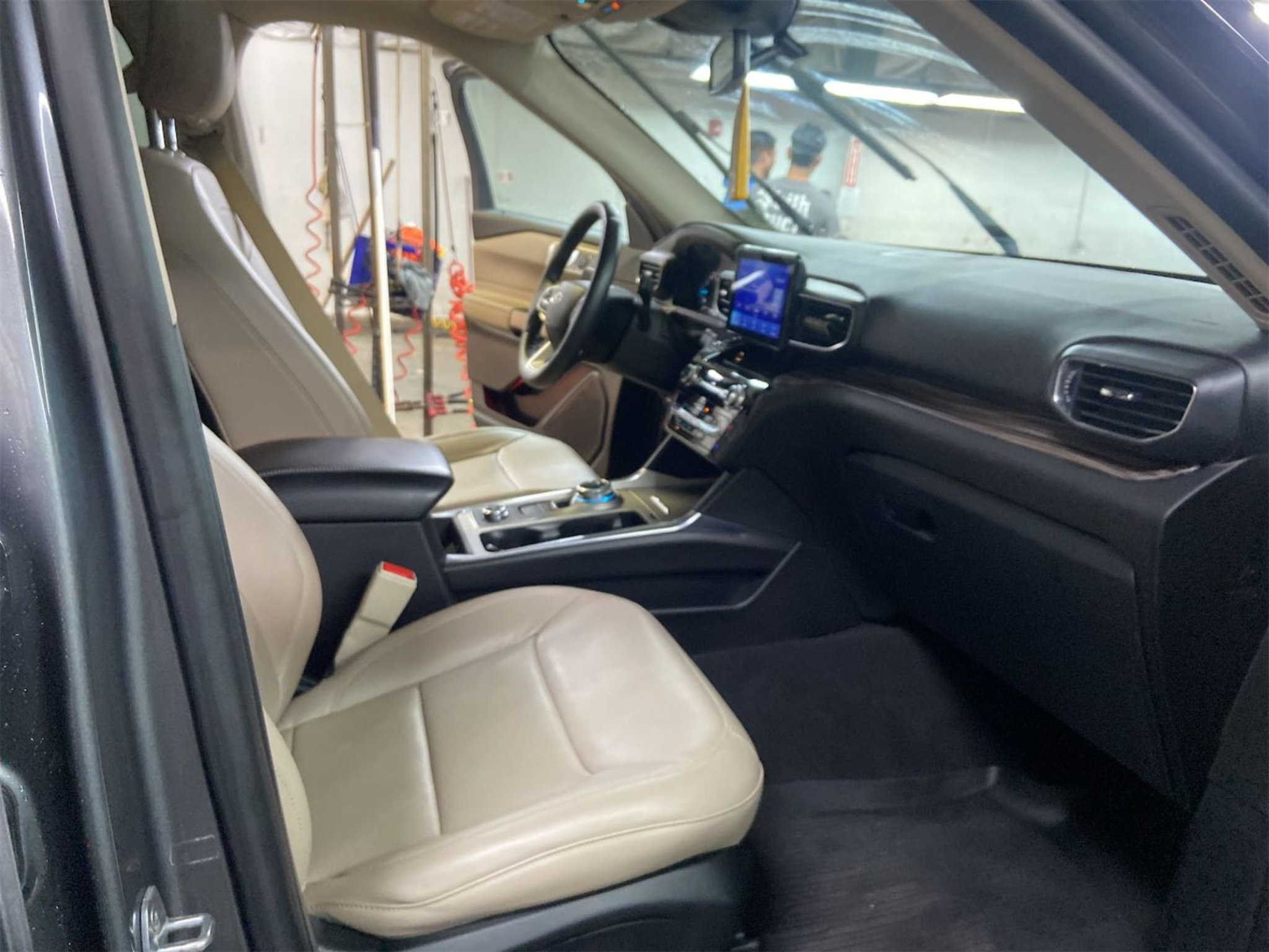 Used 2023 Ford Explorer Limited w/ Class IV Trailer Tow Package AWD/4WD image 7
