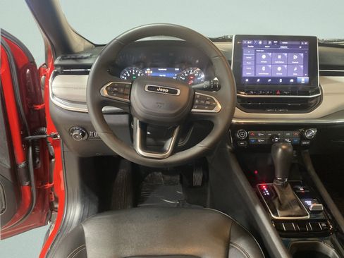 Used 2024 Jeep Compass Limited image 17