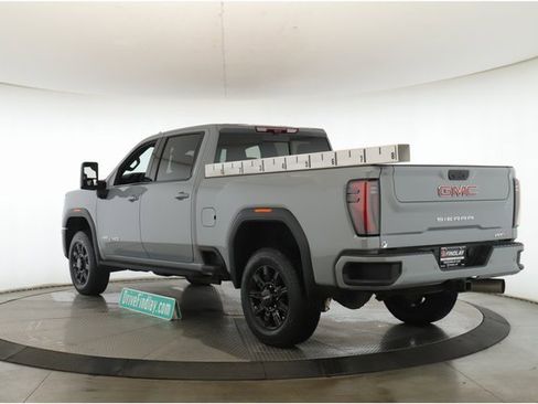 Used 2025 GMC Sierra 2500 AT4 w/ AT4 Premium Plus Package image 8