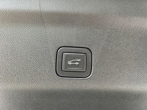 Certified 2024 GMC Yukon XL SLT w/ SLT Luxury Package image 12