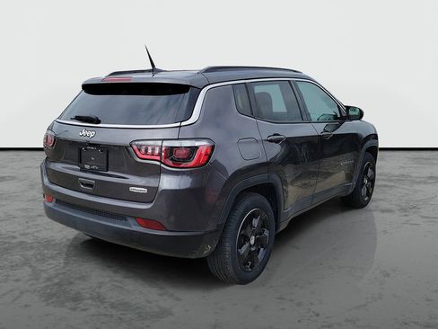 Used 2020 Jeep Compass Latitude FWD image 2
