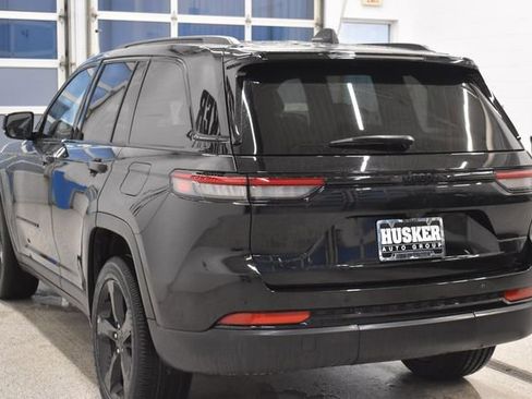 Used 2024 Jeep Grand Cherokee Altitude AWD/4WD image 10