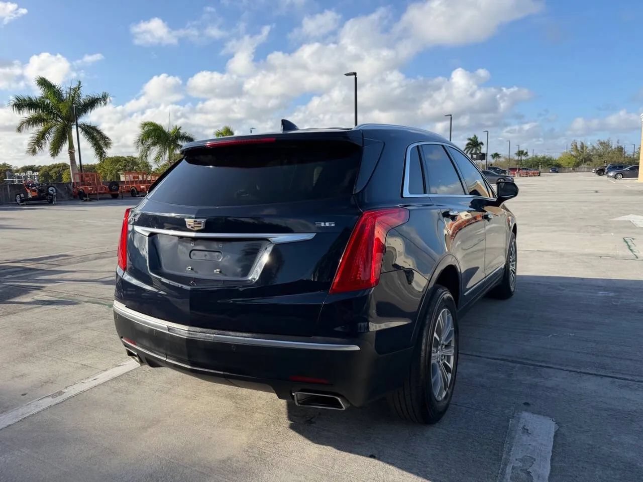 Used 2017 Cadillac XT5 Luxury w/ Driver Awareness Package FWD image 14