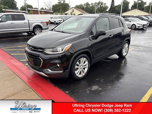 Used 2019 Chevrolet Trax Premier w/ LPO, Cargo Package FWD image 1