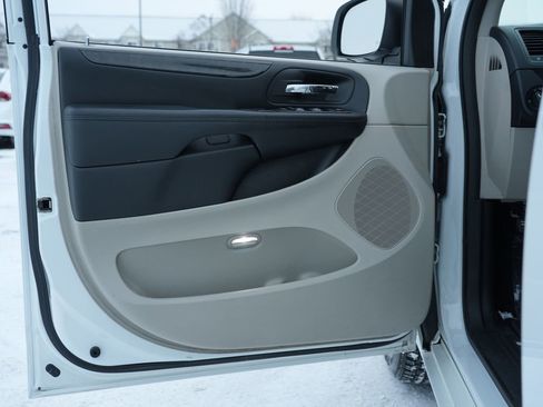 Used 2017 Dodge Grand Caravan SE w/ Power Window Group image 14