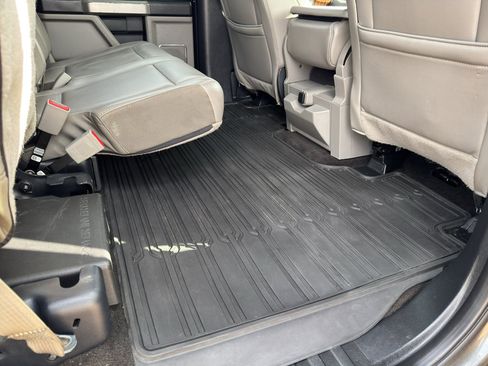 Used 2019 Ford F150 Lariat w/ Equipment Group 501A Mid image 25