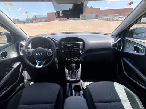 Used 2022 Kia Soul LX w/ Technology Package FWD image 8