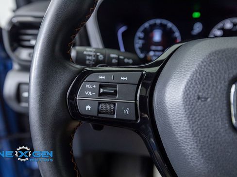 Used 2025 Honda Pilot TrailSport image 14