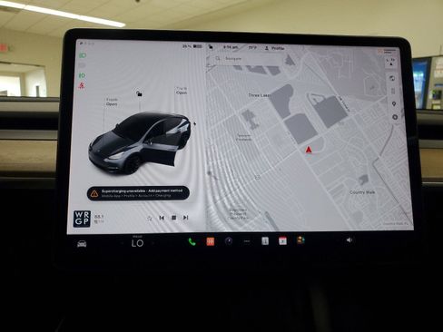 Used 2022 Tesla Model Y Long Range image 25