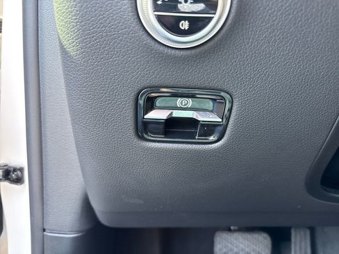 Used 2025 Mercedes-Benz GLC 300 4MATIC image 43