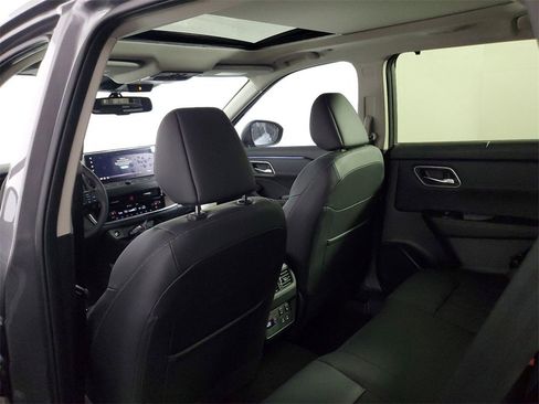 New 2025 Nissan Rogue Platinum w/ Tech Package image 13