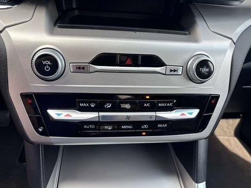 Used 2022 Ford Explorer XLT w/ Equipment Group 202A AWD/4WD image 33