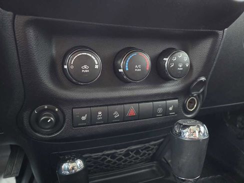 Used 2016 Jeep Wrangler Unlimited Sahara w/ Connectivity Group image 19